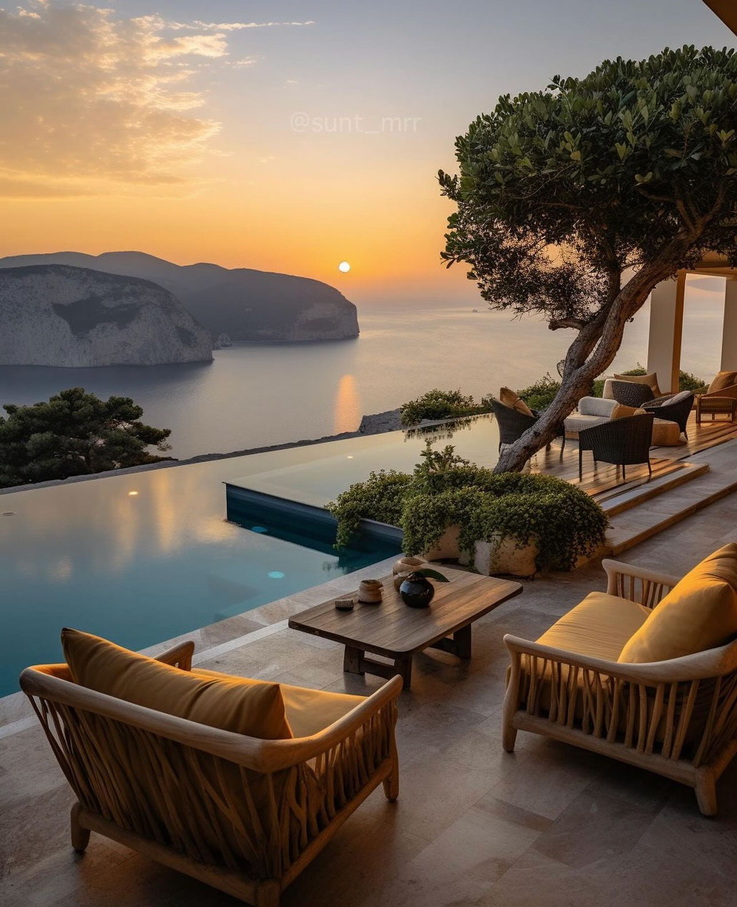 Calm-Sunset-overlooking-outdoor-home